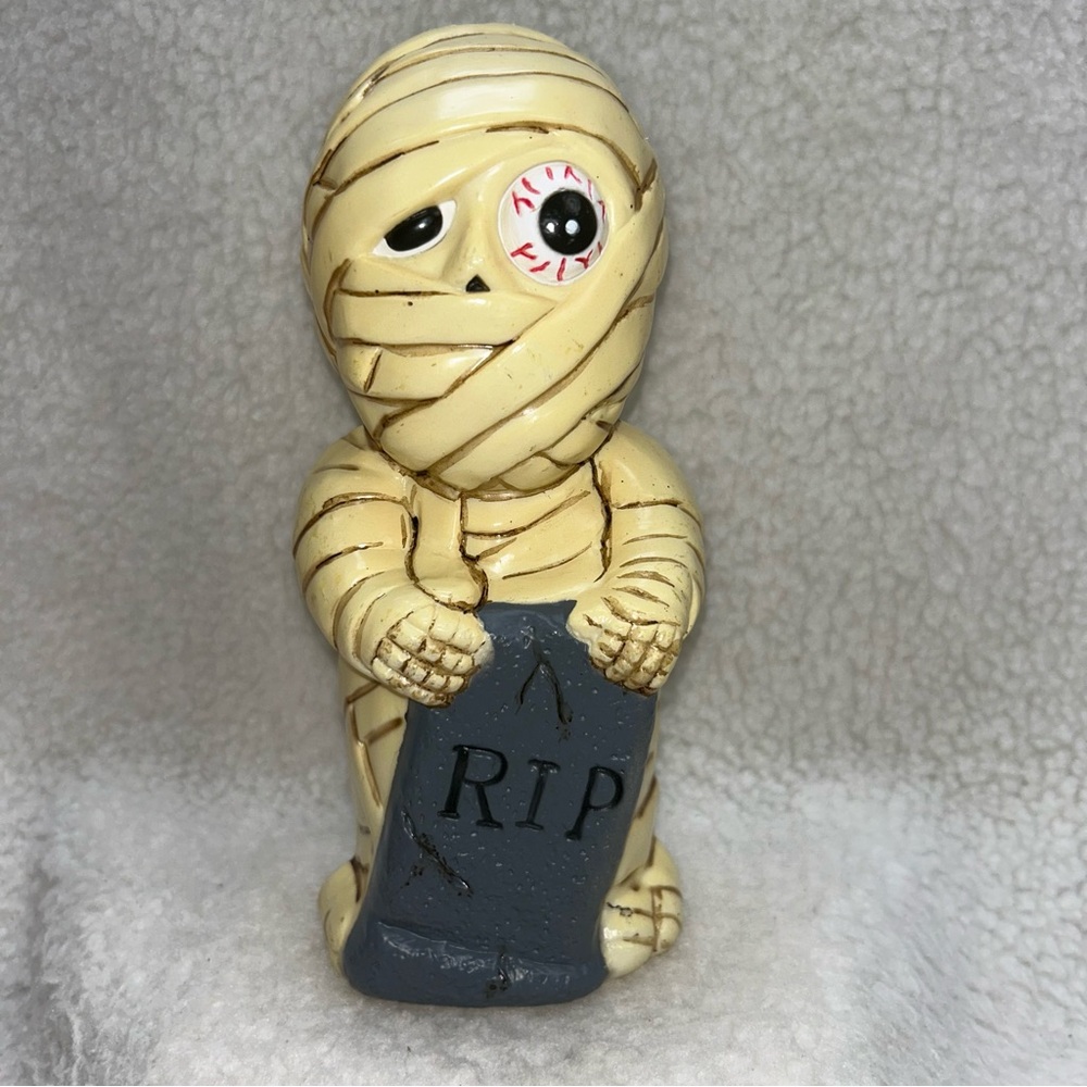 Vintage Halloween decor 2001 blow mold mummy 9.5" Dynagood RIP bulging eye
